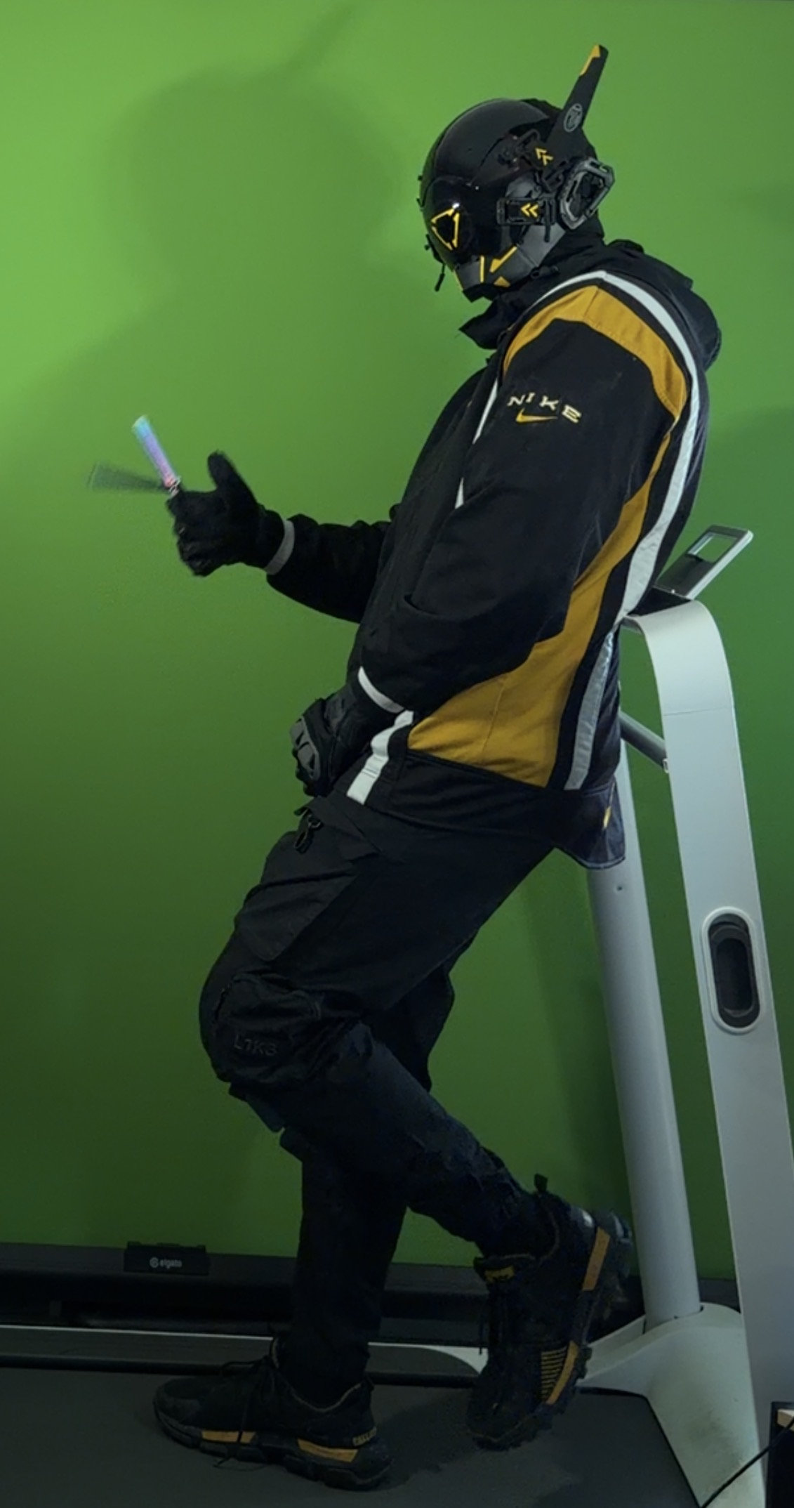 Gesture reference on green screen